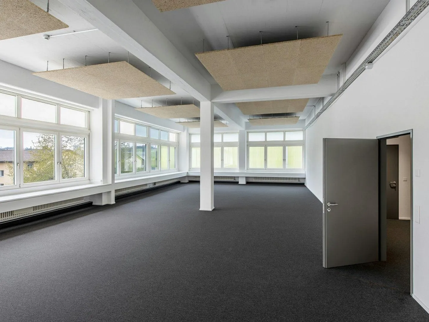 Freshly renovated, bright offices from 60 m² - 250 m² with storage option - Photo 2 of 13