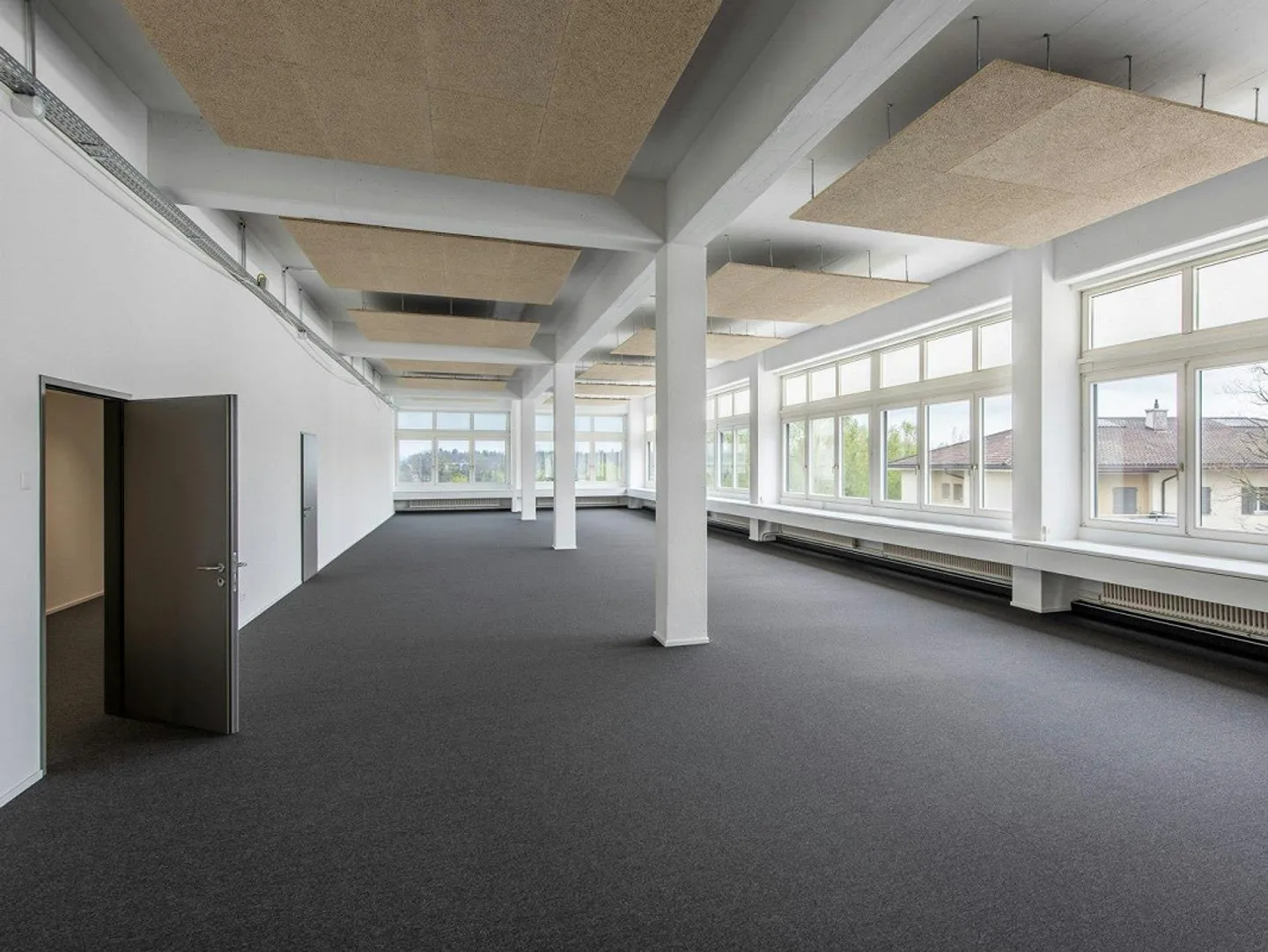 Freshly renovated, bright offices from 60 m² - 250 m² with storage option - Photo 3 of 13
