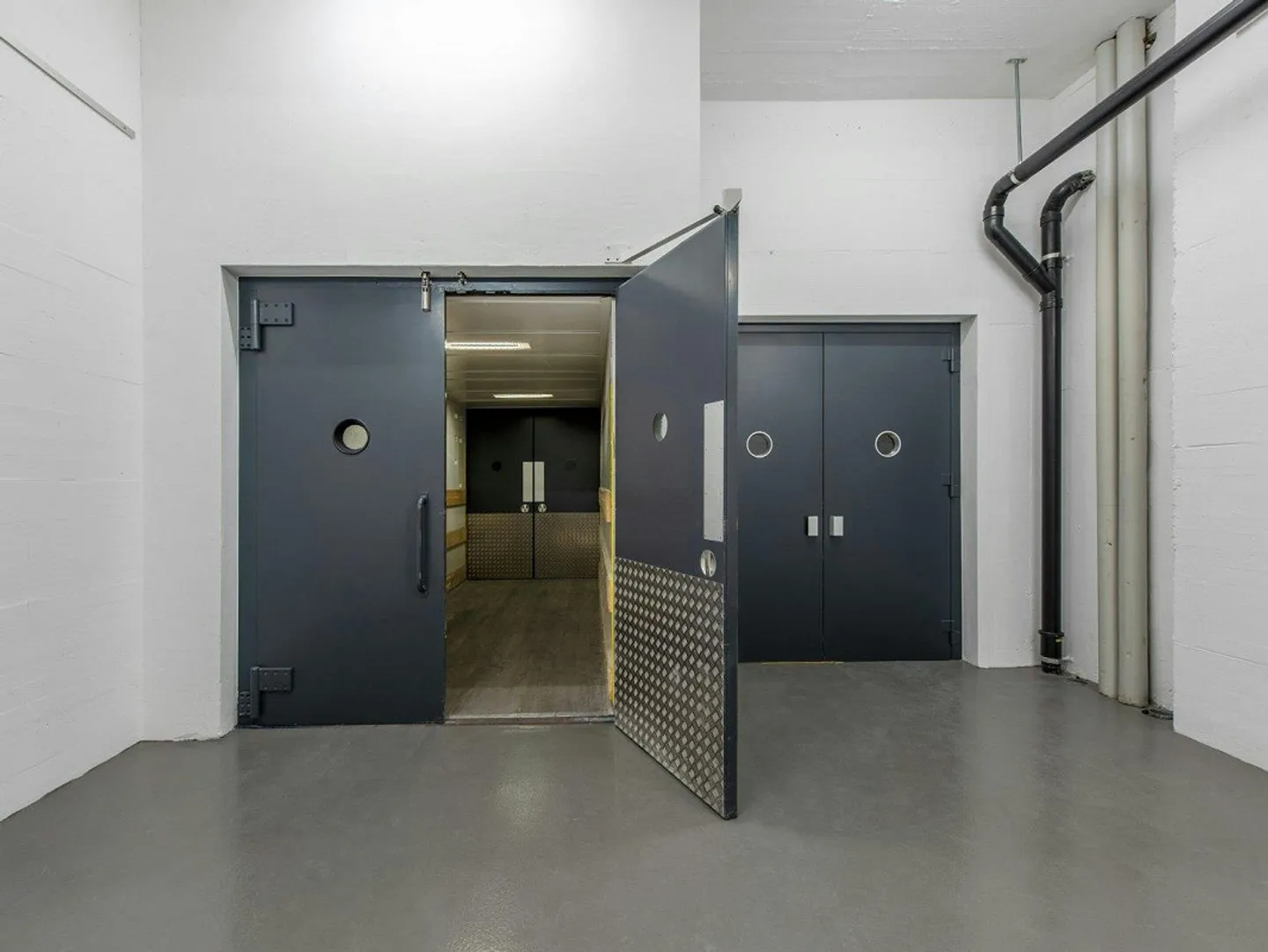 Freshly renovated, bright offices from 60 m² - 250 m² with storage option - Photo 12 of 13
