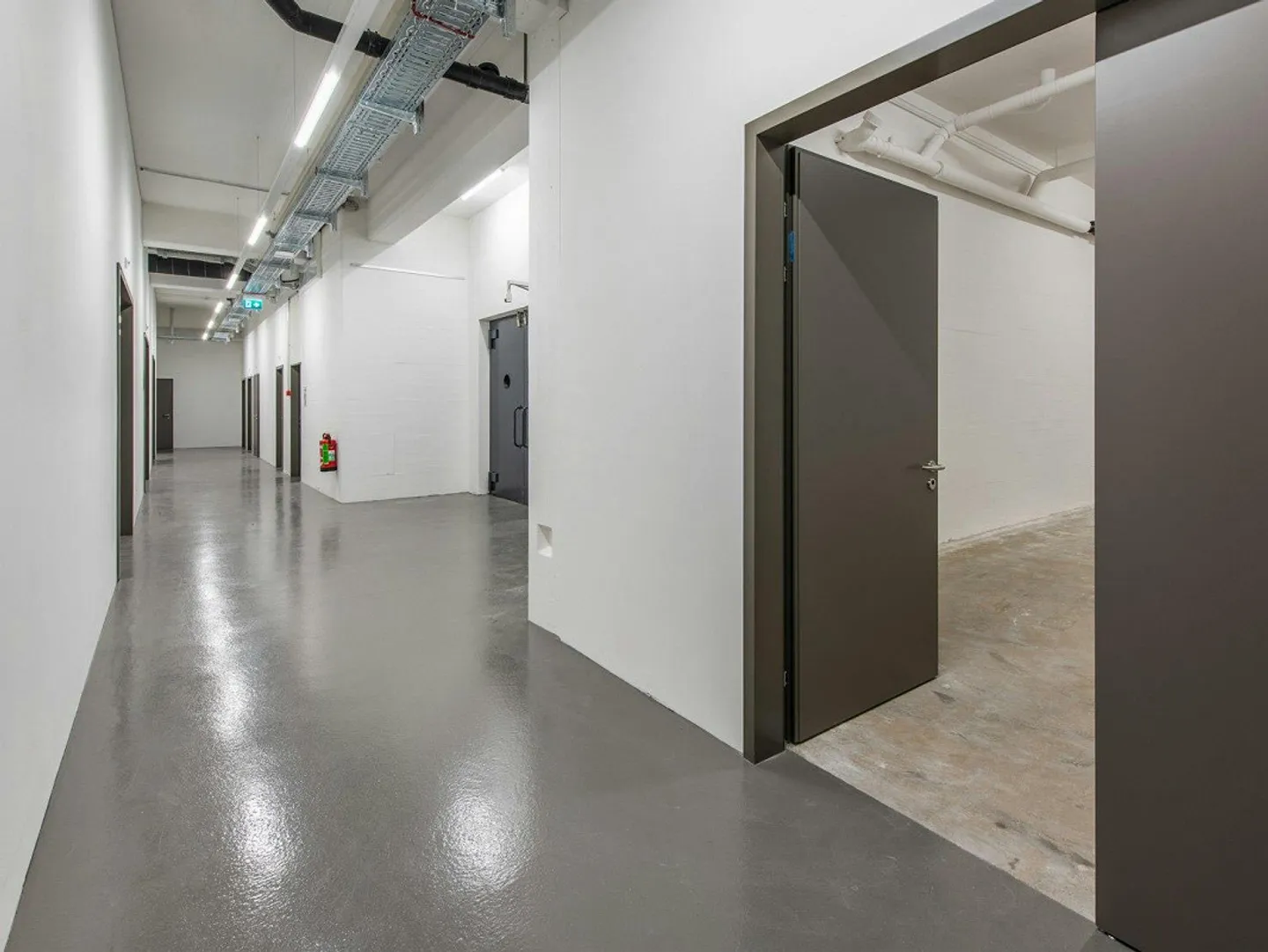 Freshly renovated, bright offices from 60 m² - 250 m² with storage option - Photo 13 of 13