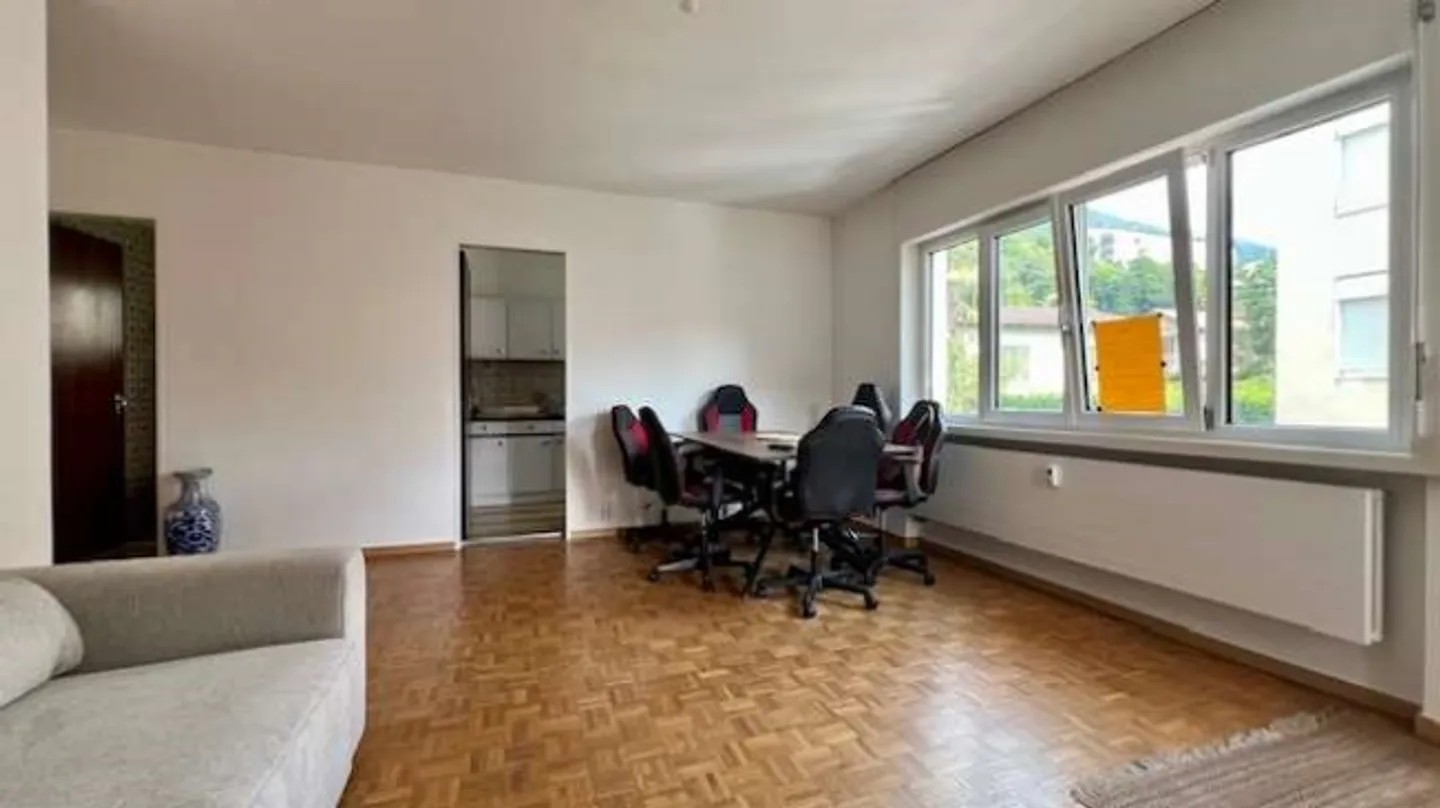 Comfortable apartment with lake view - Photo 2 of 10