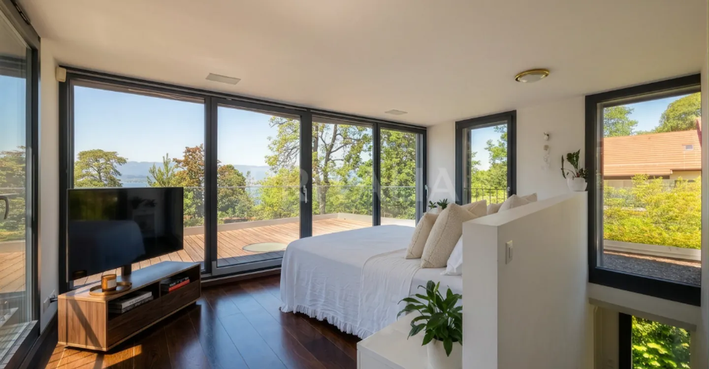 Elegant semi-detached villa with high-end features - Photo 9 of 13
