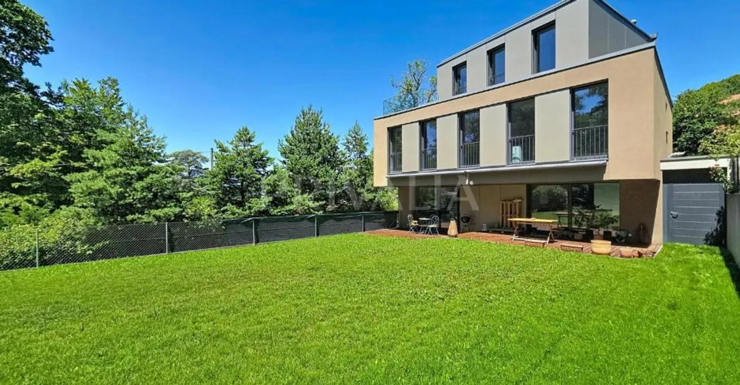 Elegant semi-detached villa with high-end features - Photo 13 of 13