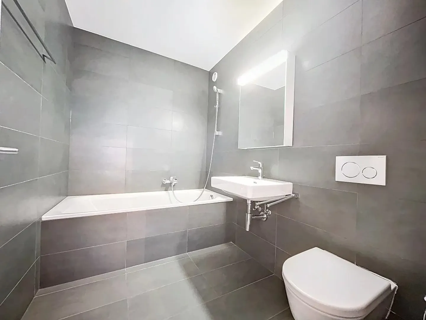 2.5 Room Apartment - Photo 3 of 5