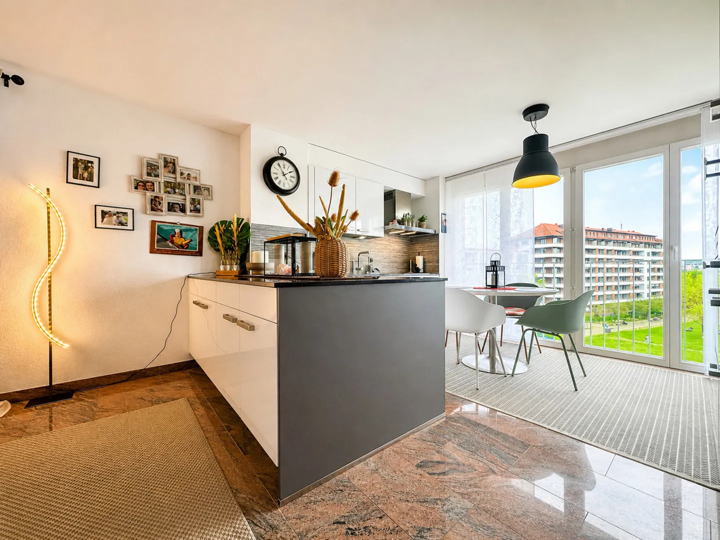 4,5-Zimmer-Wohnung im Herzen von Freiburg - Foto 1 von 10