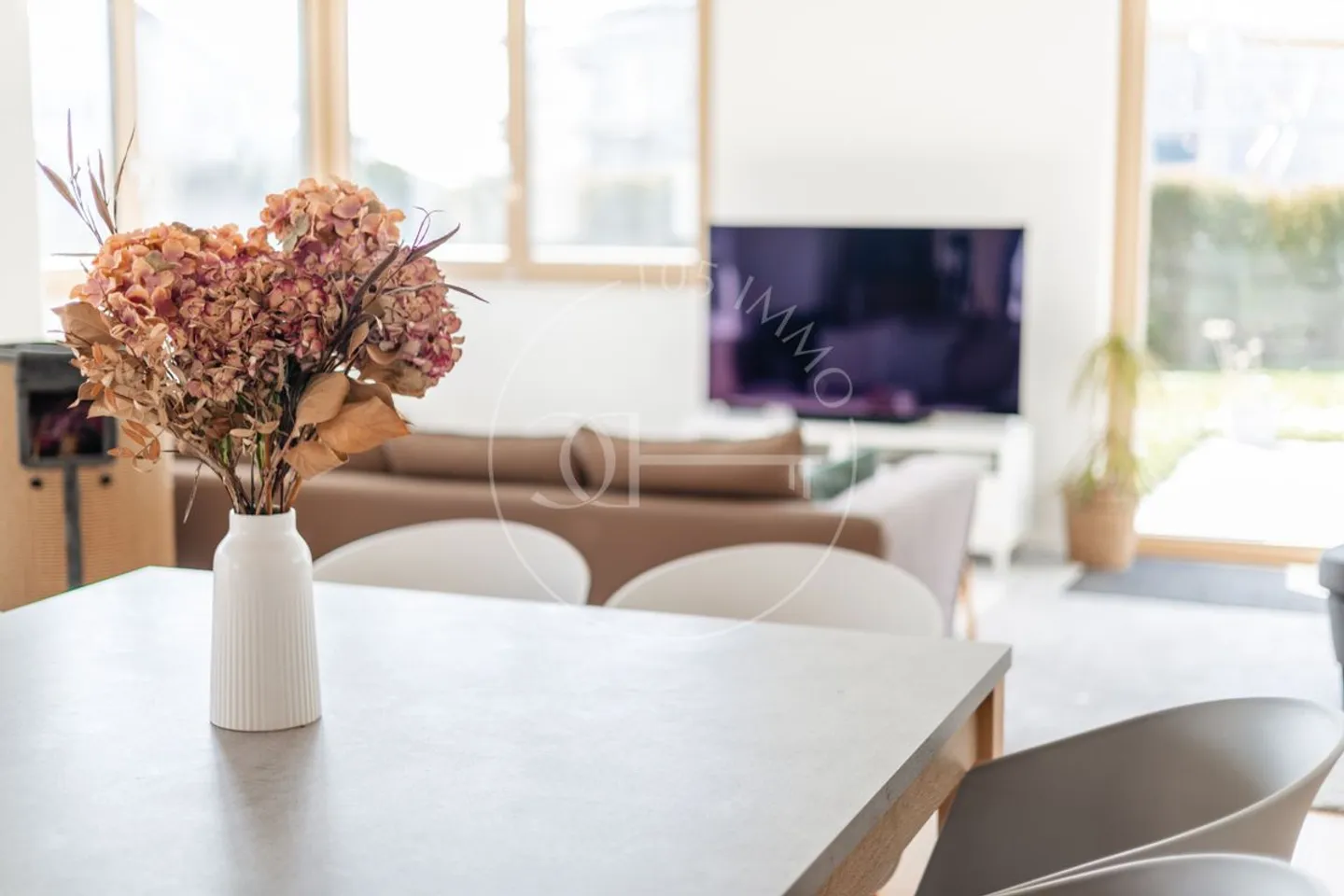 Exklusiv: Ruhige Wohnung mit großem Privatgarten - Foto 2 von 8