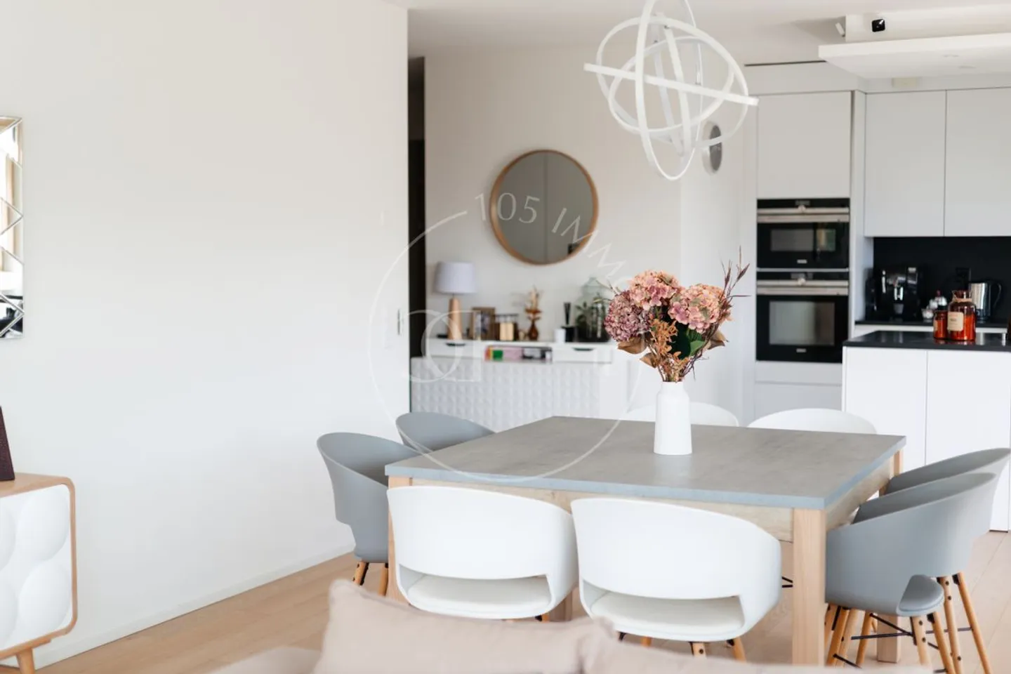 Exklusiv: Ruhige Wohnung mit großem Privatgarten - Foto 3 von 8