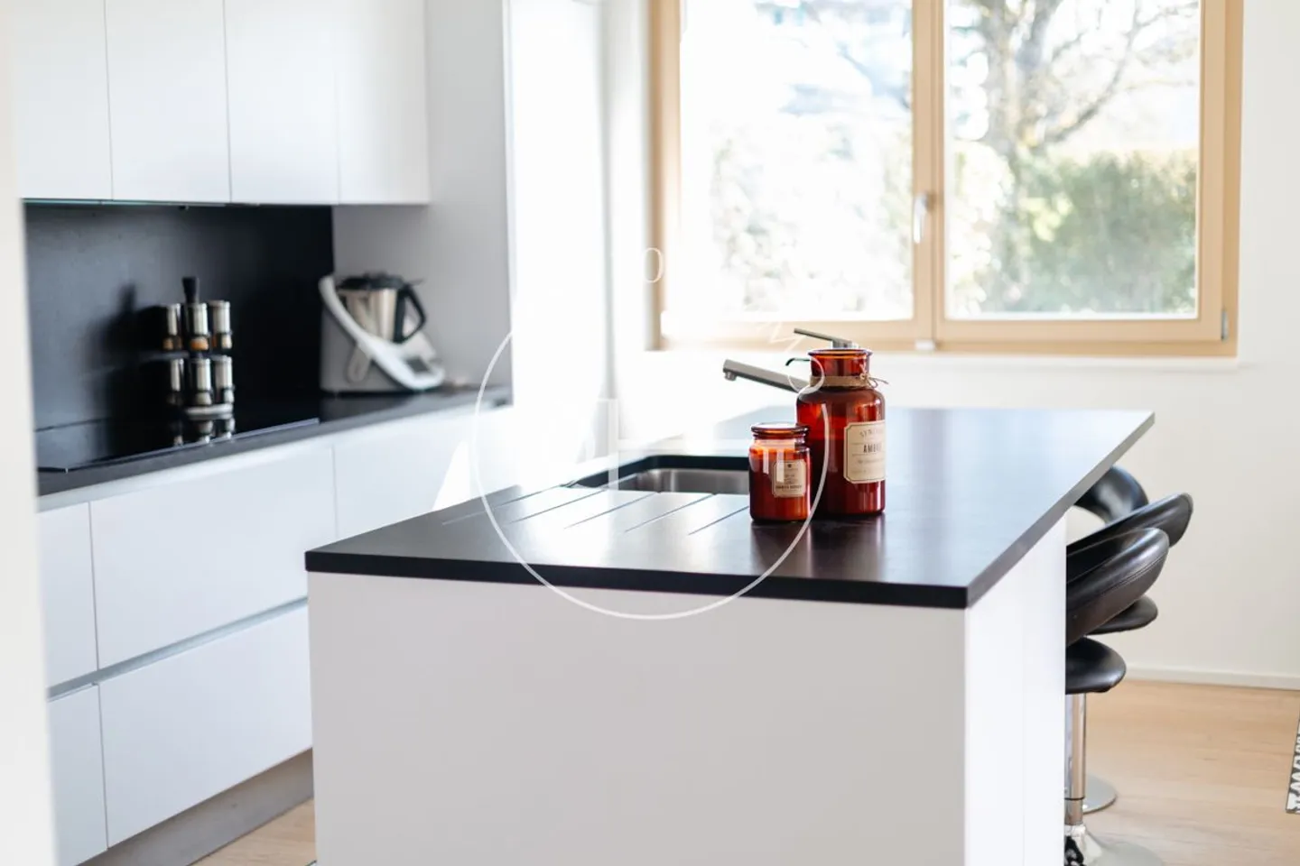 Exklusiv: Ruhige Wohnung mit großem Privatgarten - Foto 4 von 8