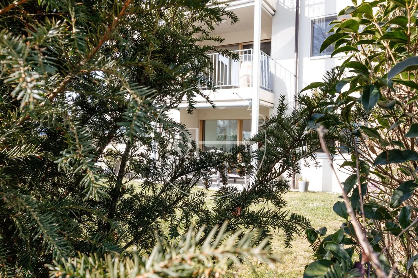 Exklusiv: Ruhige Wohnung mit großem Privatgarten - Foto 7 von 8