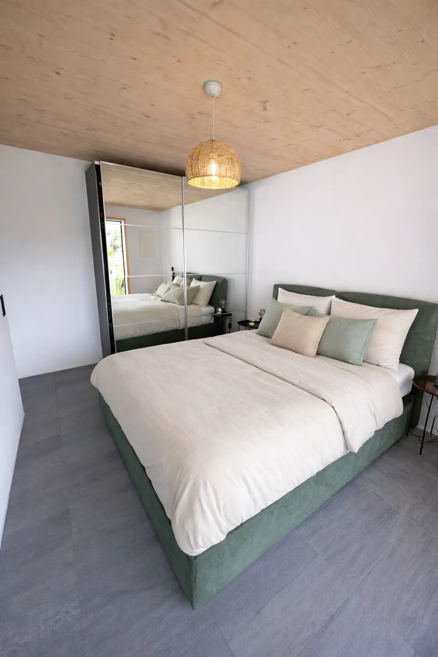 Appartement moderne et lumineux, avec terrasse, à Cama - Photo 4 sur 13