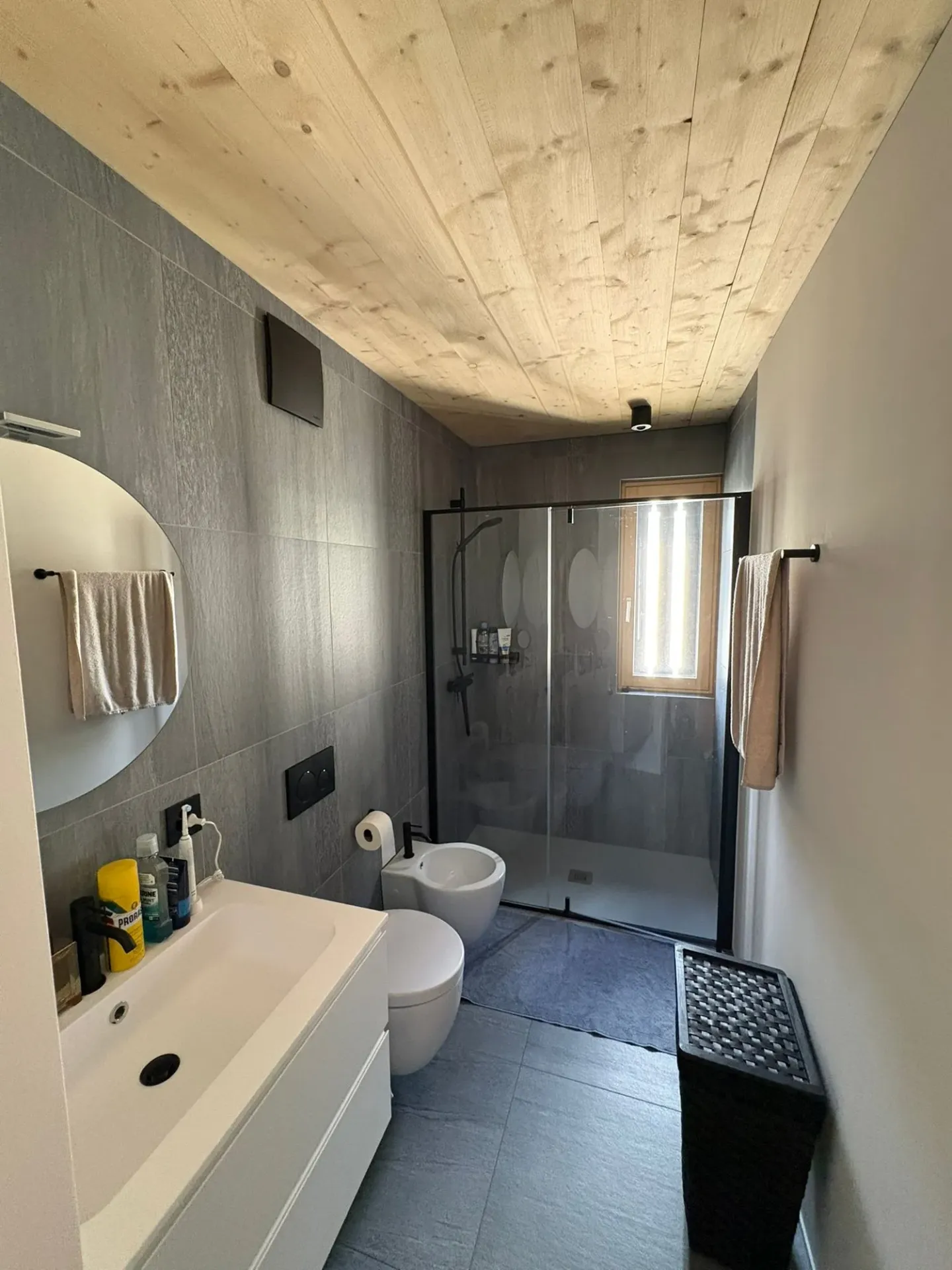 Appartement moderne et lumineux, avec terrasse, à Cama - Photo 7 sur 13