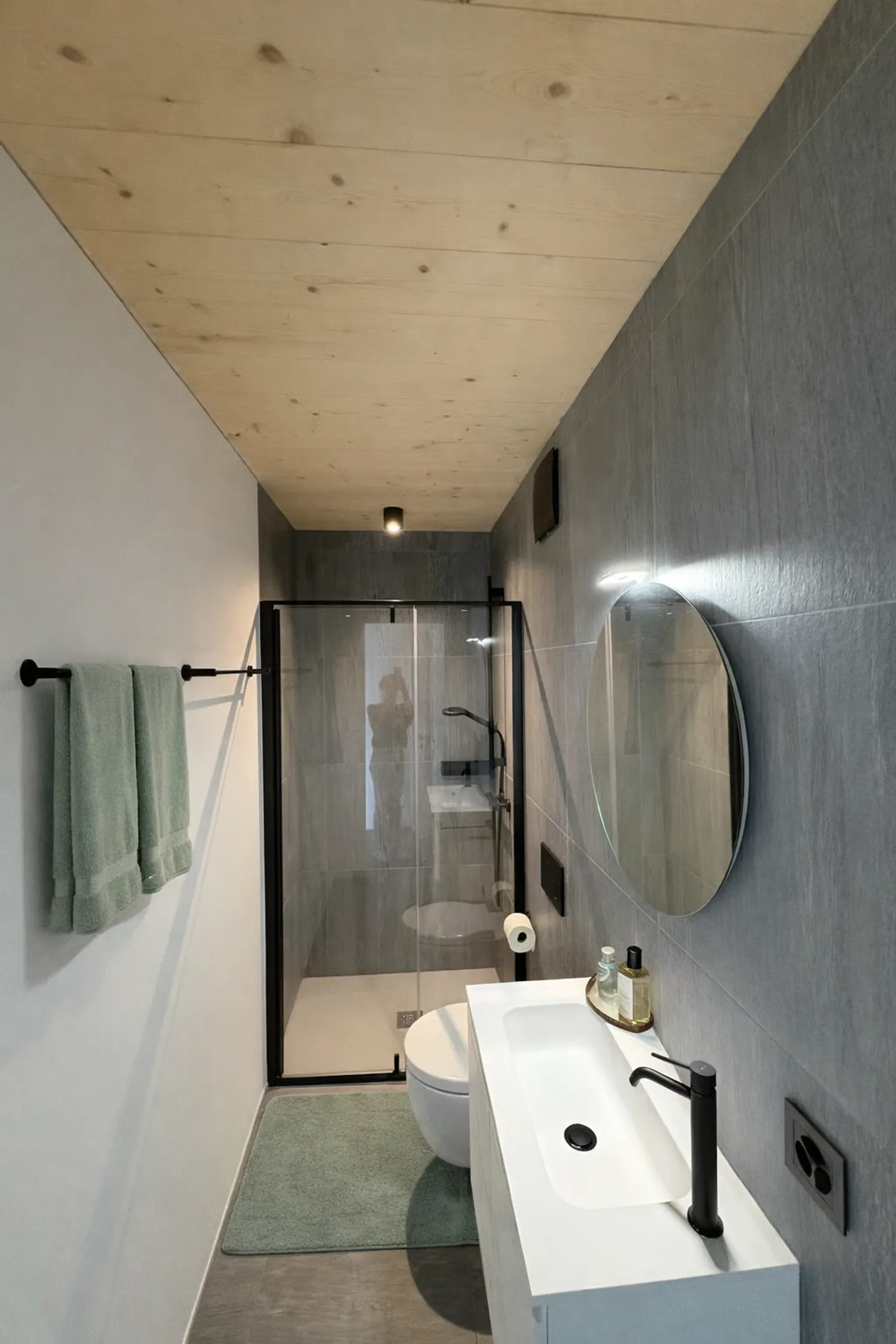 Appartement moderne et lumineux, avec terrasse, à Cama - Photo 9 sur 13