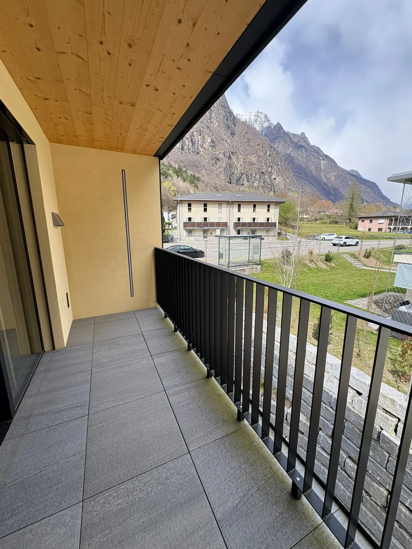 Appartement moderne et lumineux, avec terrasse, à Cama - Photo 11 sur 13