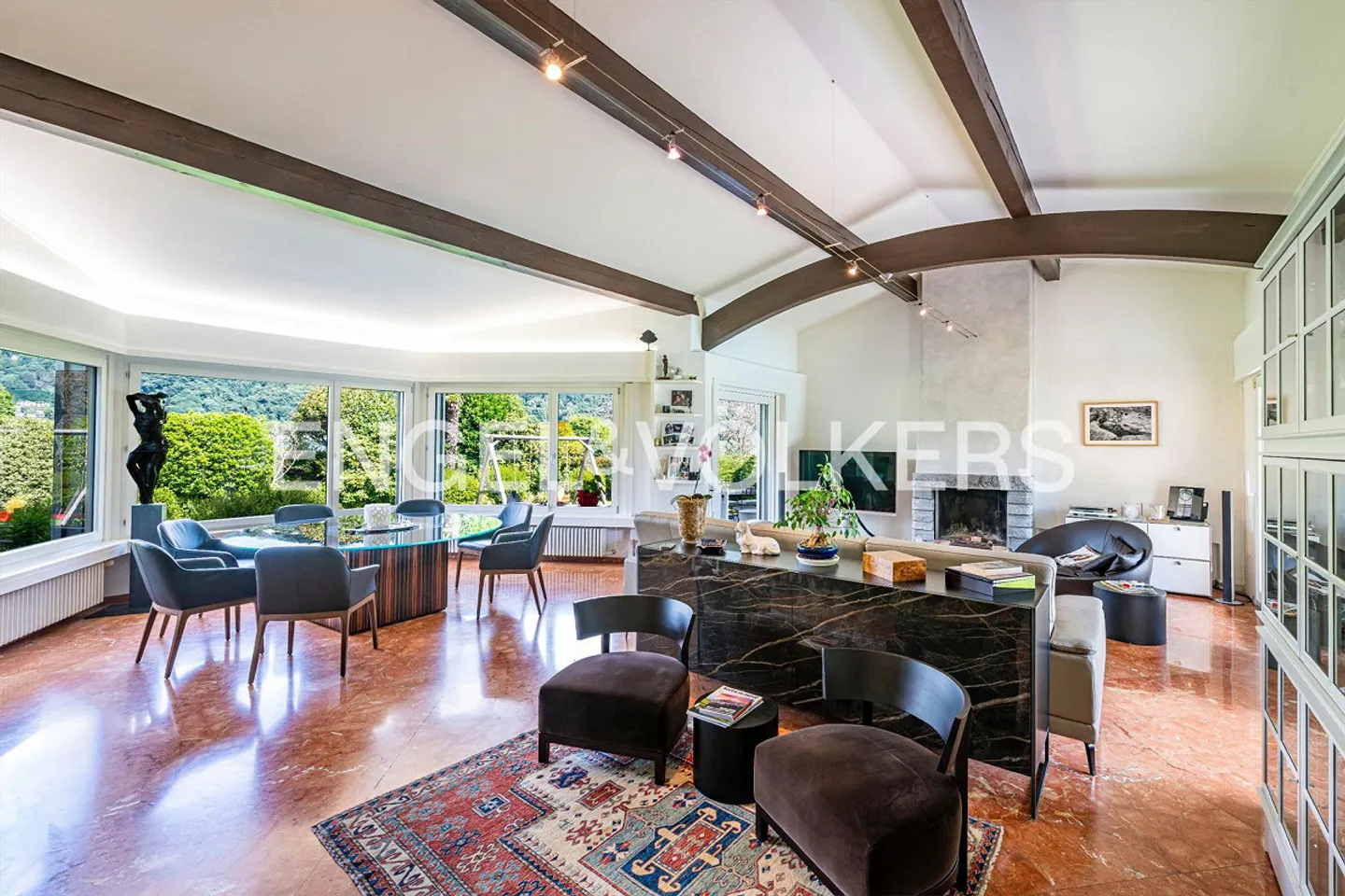 Exclusive country house with pool in the first row by the lake - Photo 3 of 13
