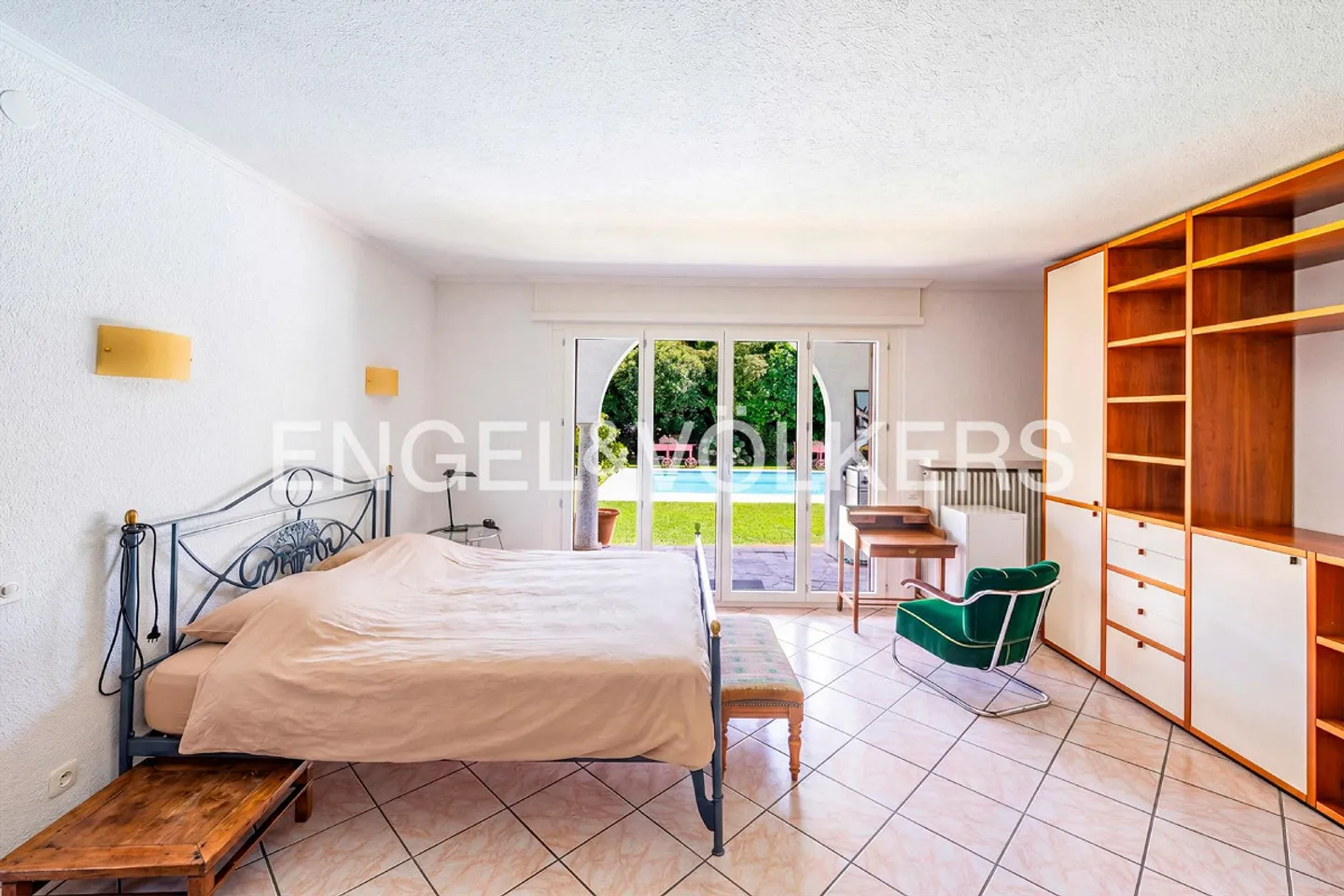 Exclusive country house with pool in the first row by the lake - Photo 6 of 13