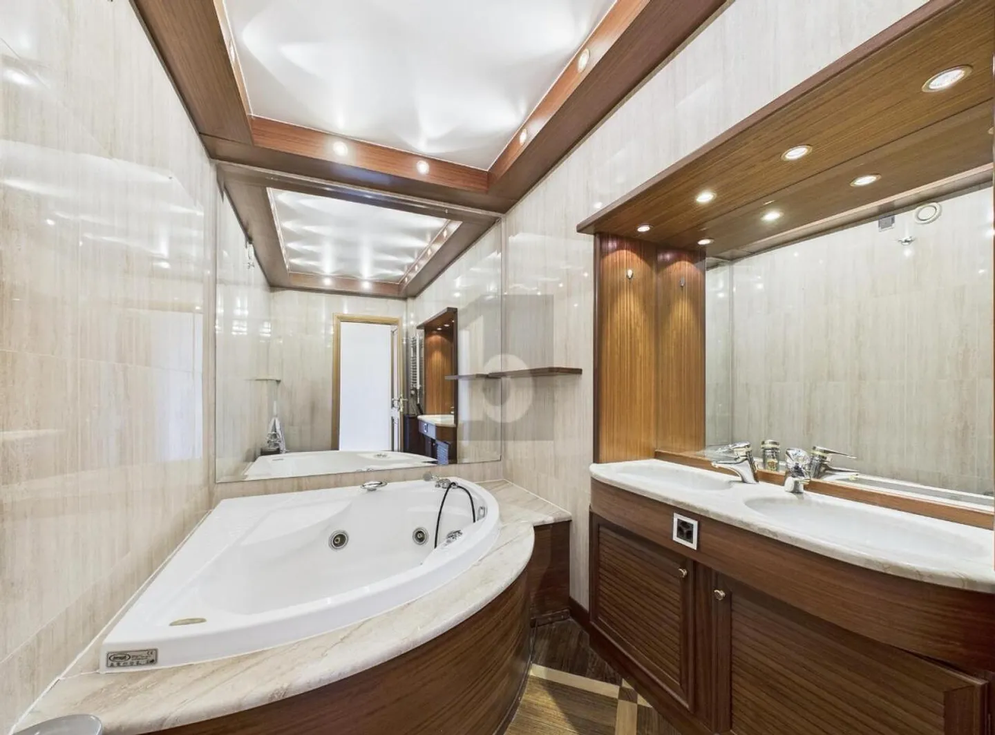 PRICE-PERFORMANCE RATIO WITH BREATHTAKING VIEW - Photo 5 of 6