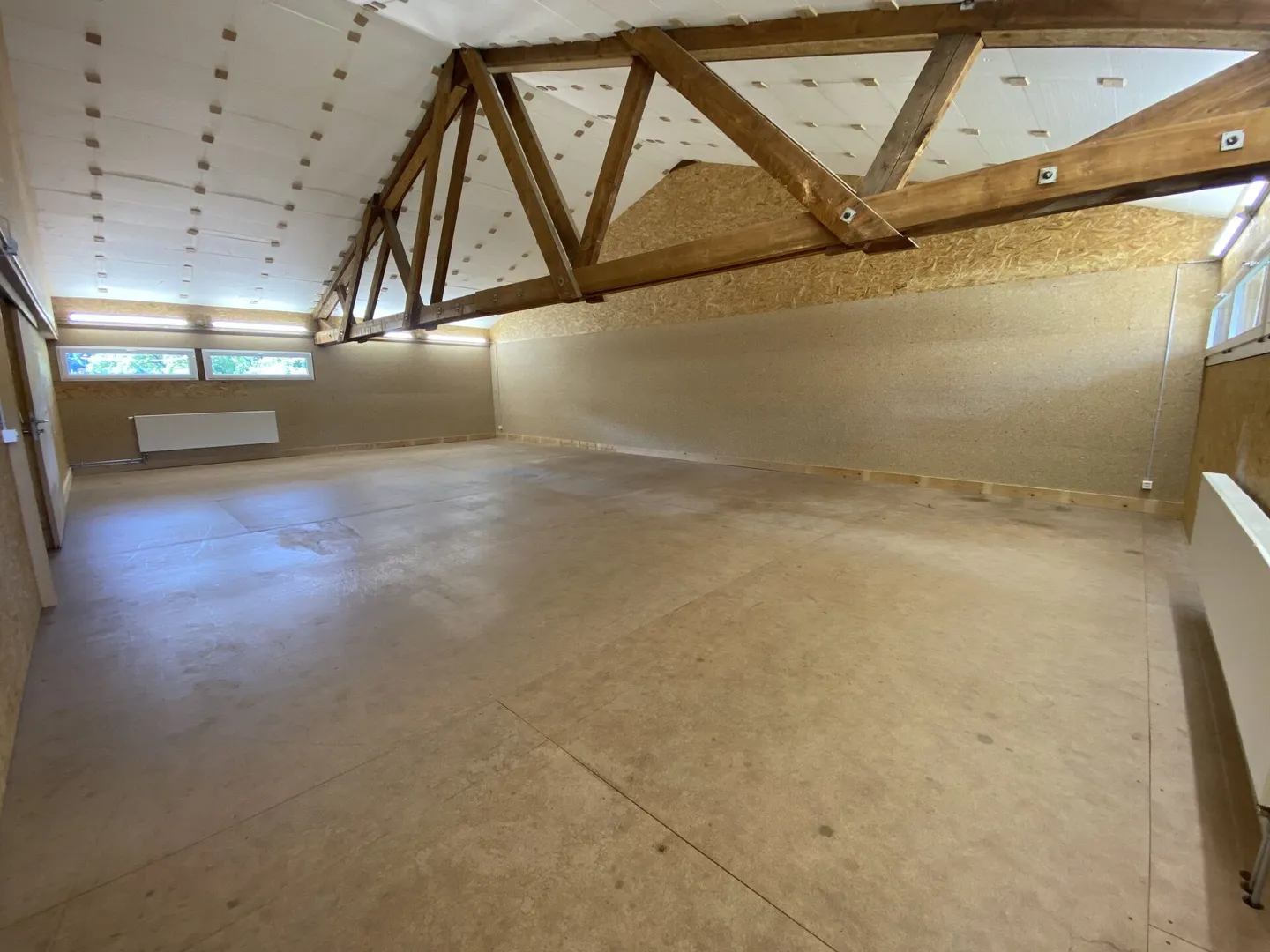 Espace Hobby / Commercial / de Stockage à Louer avec Plafond Haut - Photo 3 sur 4