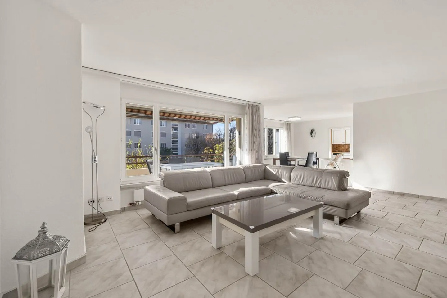 Bright 5.5-room apartment with large balcony in Böttstein for sale - Photo 4 of 7