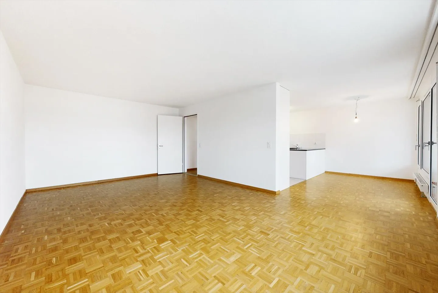 Grosszügige Wohnung bei der Limmat! - Foto 3 von 9