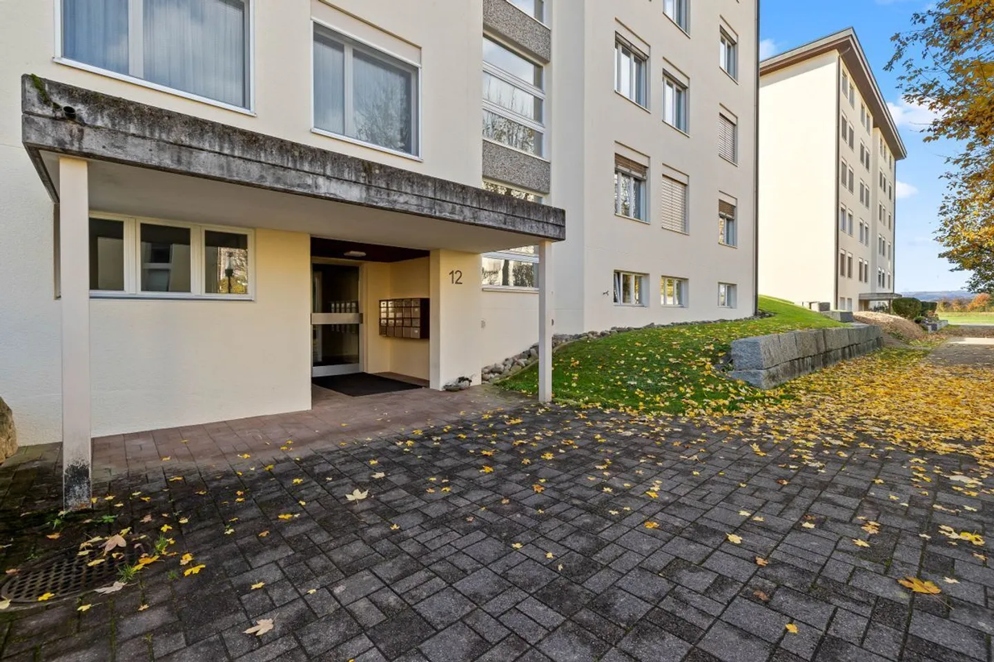 Bright 5.5-room apartment with large balcony in Böttstein for sale - Photo 7 of 7