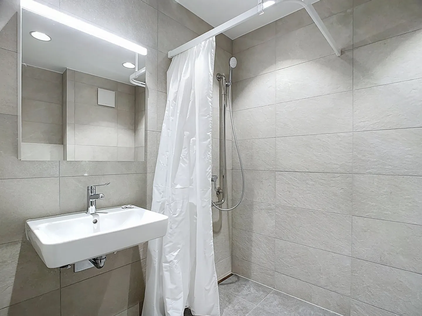 2.5-Room Half-Timbered Apartment with Balcony - Photo 9 of 12