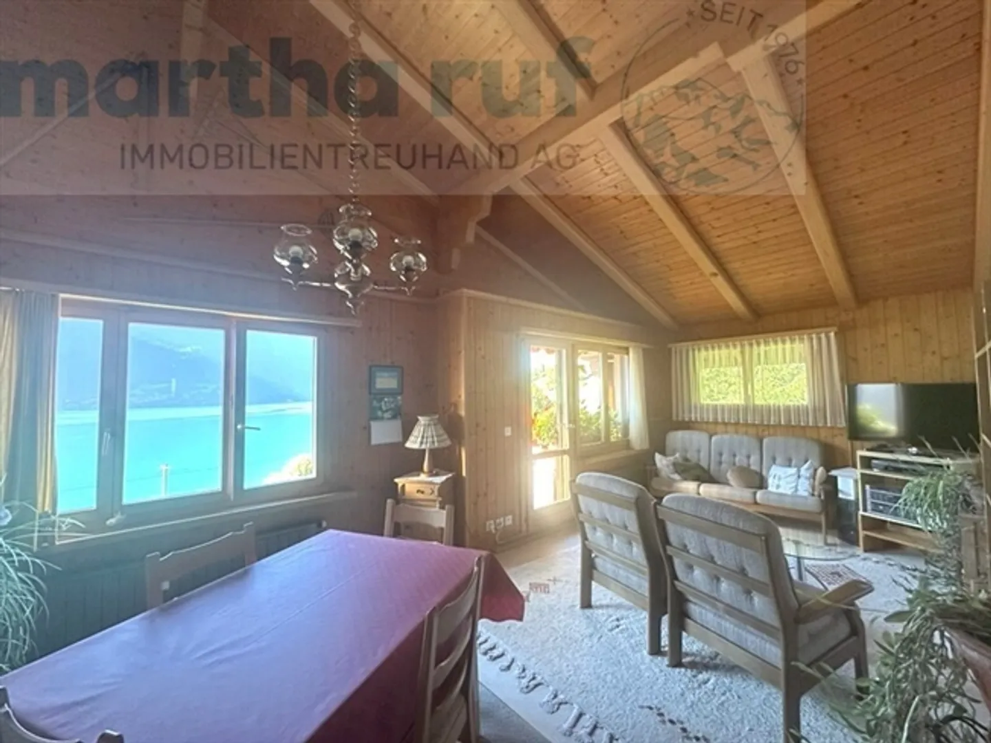 3.5-Room Penthouse with Stunning Panoramic View of Lake and Mountains - Photo 2 of 15