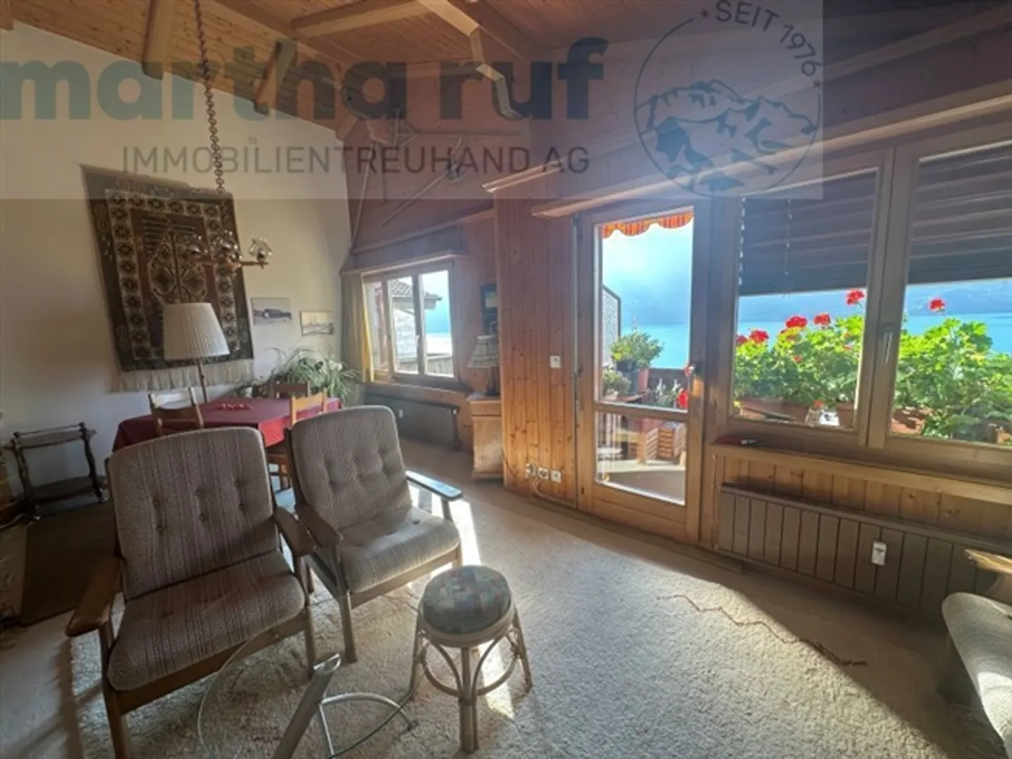 3.5-Room Penthouse with Stunning Panoramic View of Lake and Mountains - Photo 3 of 15