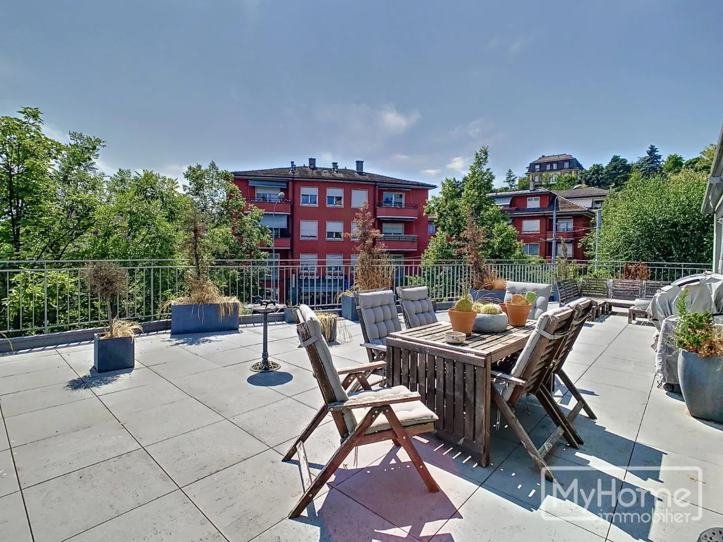 Magnificent penthouse apartment with ideal location and large terrace - Photo 1 of 10