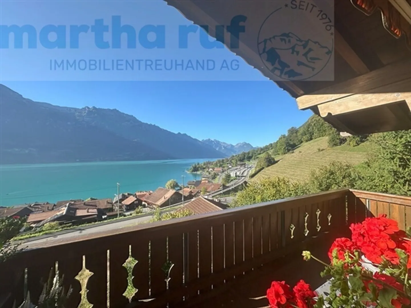 3.5-Room Penthouse with Stunning Panoramic View of Lake and Mountains - Photo 5 of 15