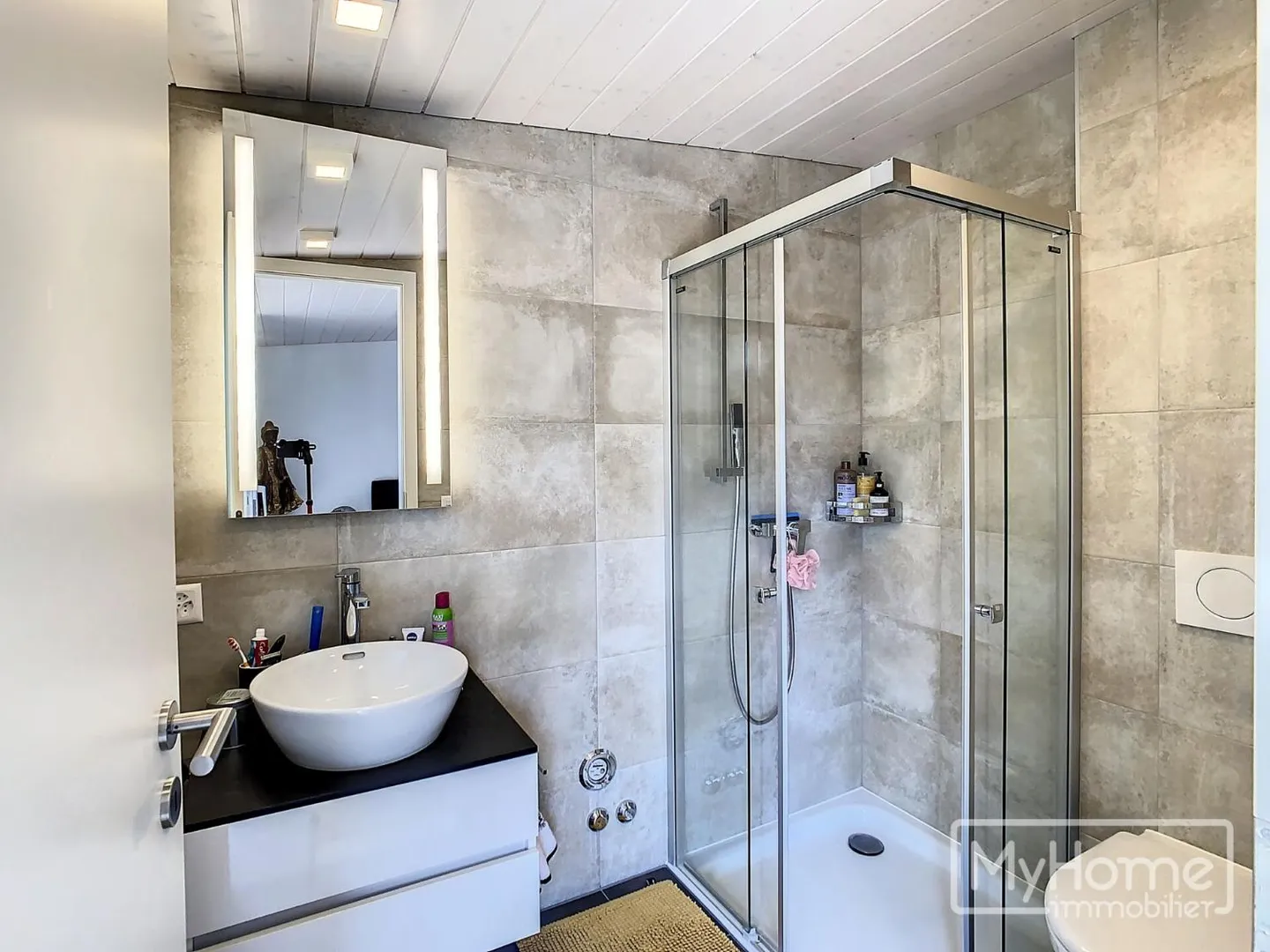 Magnificent penthouse apartment with ideal location and large terrace - Photo 3 of 10