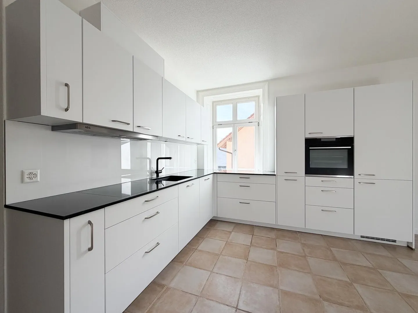 Appartamento affascinante di 4,5 stanze ristrutturato con garage - Foto 3 di 13
