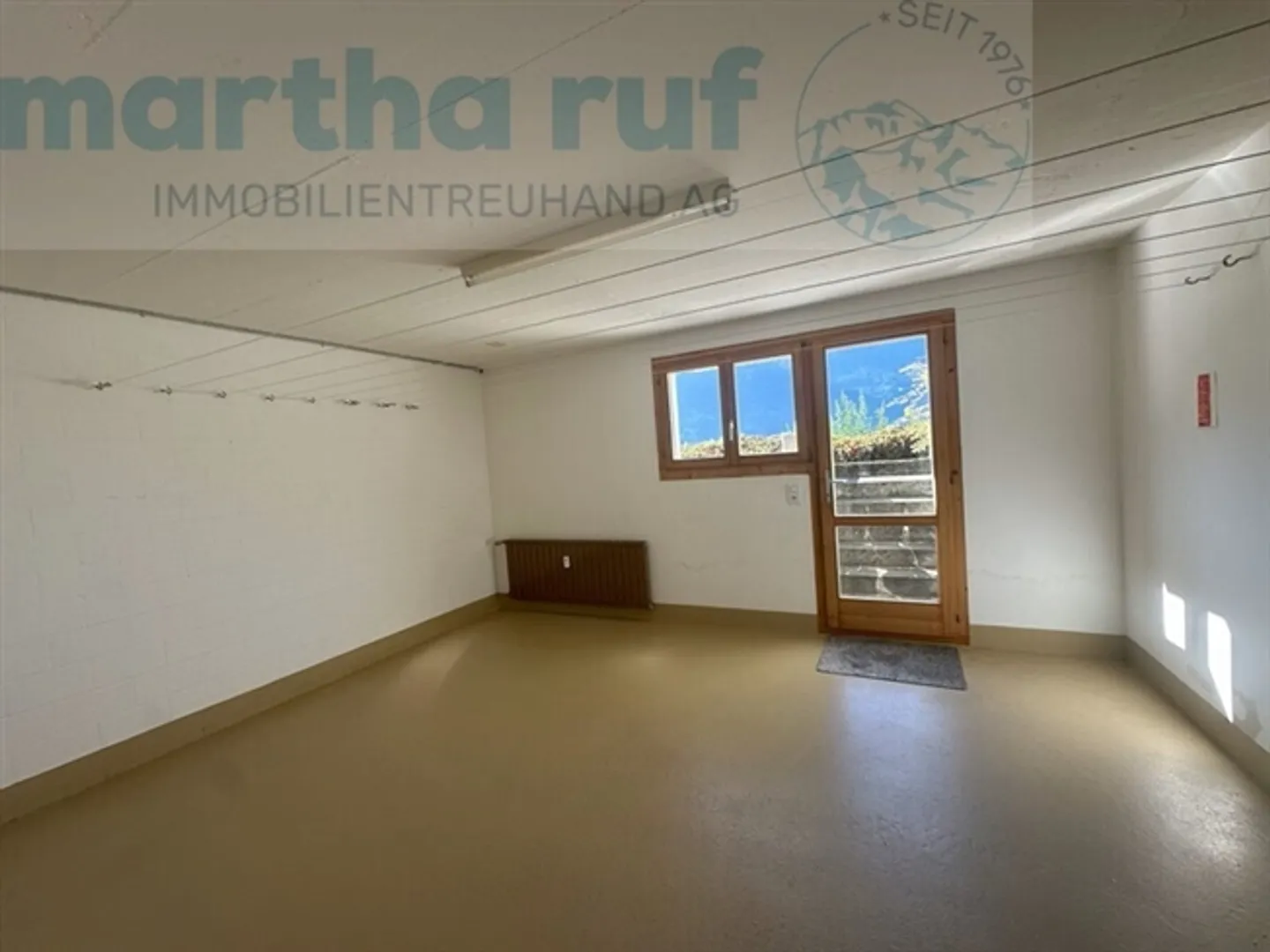 3.5-Room Penthouse with Stunning Panoramic View of Lake and Mountains - Photo 14 of 15