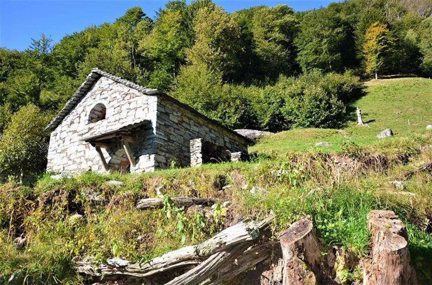 Two Rustics with Large Surroundings / 2 Rustics Immersed in Green with Large Garden - Photo 10 of 40