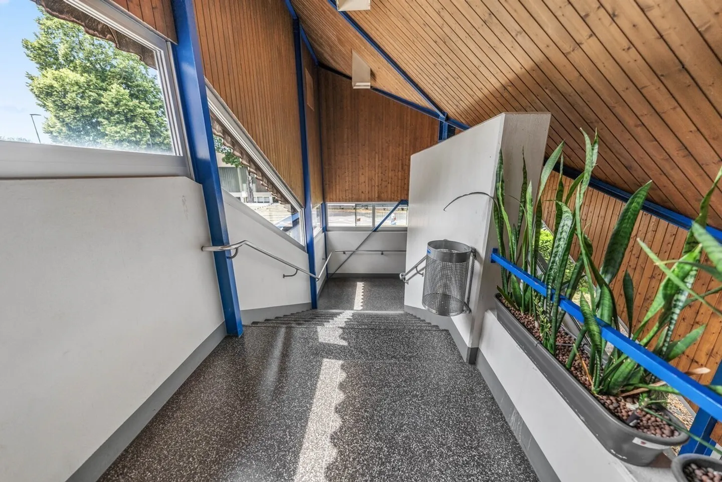 «Grosszügige Gewerbeflächen inkl. praktischen Laderampen in Schmitten FR» - Foto 8 von 12