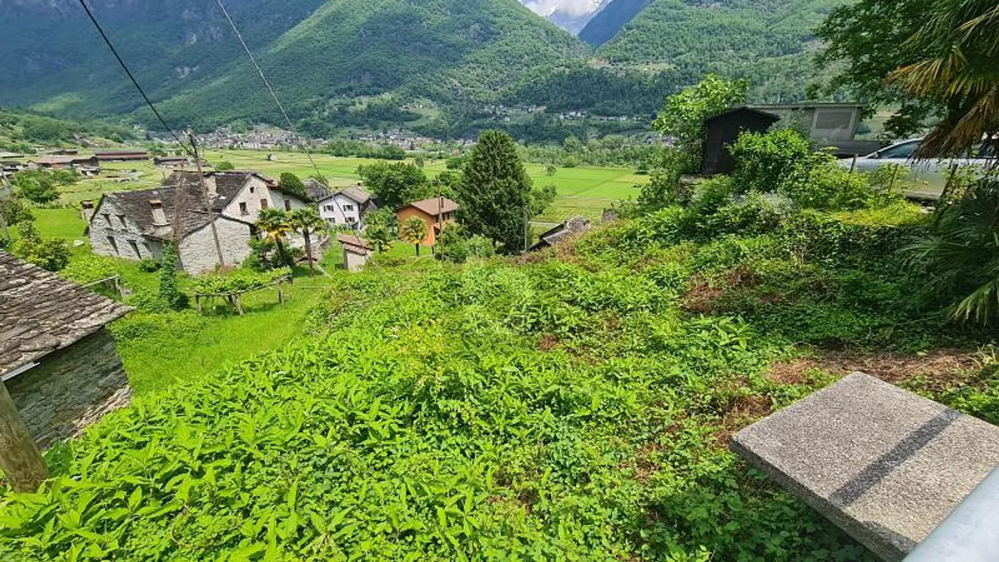 EDIFICABILE IN POSIZIONE SOLEGGIATA E CON VISTA APERTA - Foto 3 von 5