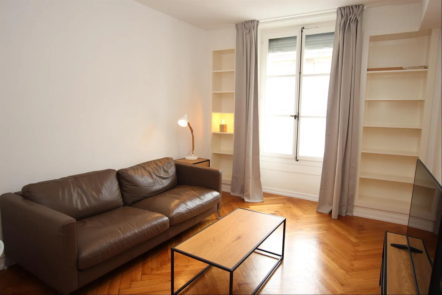 Charming Apartment Near Lake - Photo 2 of 4