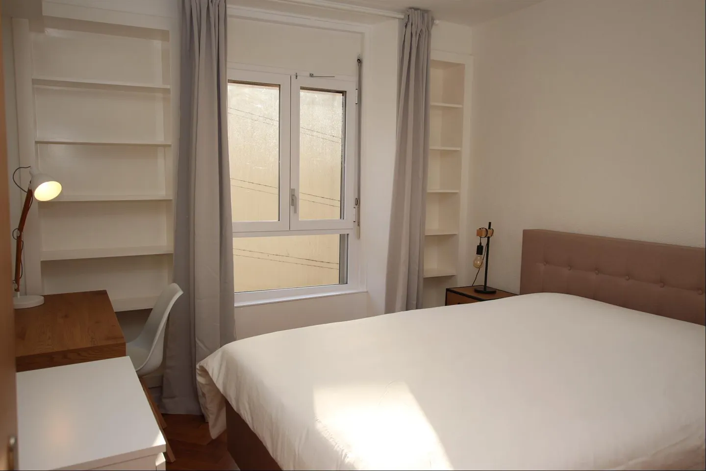 Charming Apartment Near Lake - Photo 3 of 4