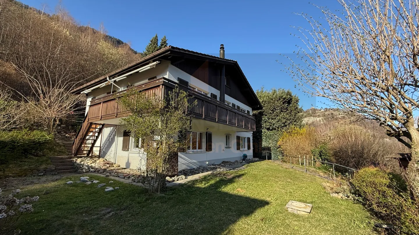 Detached single-family house with large garden - Photo 1 of 20