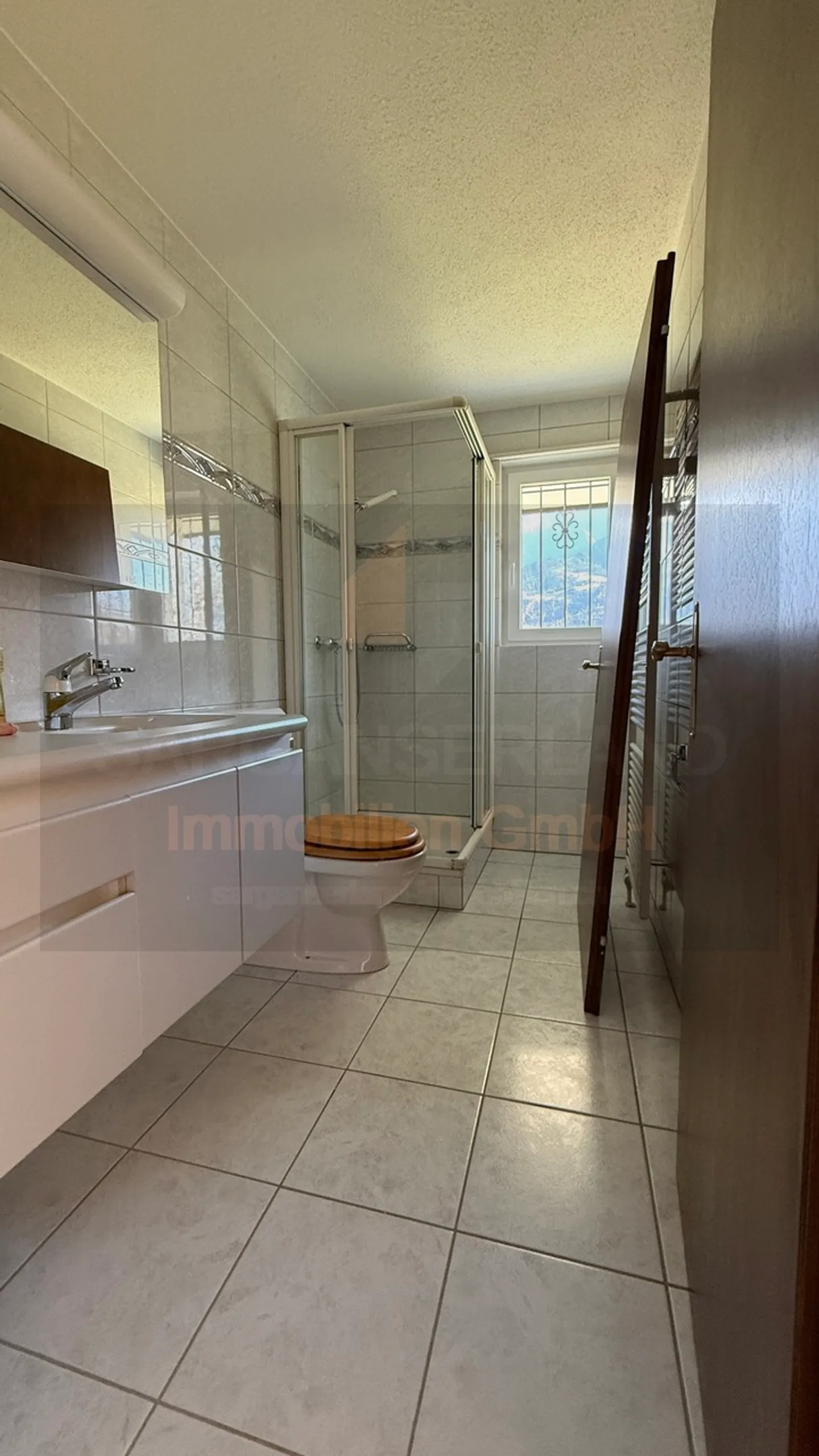 Detached single-family house with large garden - Photo 16 of 20