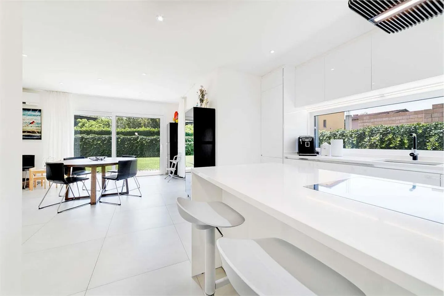 MODERN VILLA WITH GARDEN IN LIGORNETTO - Photo 4 of 13