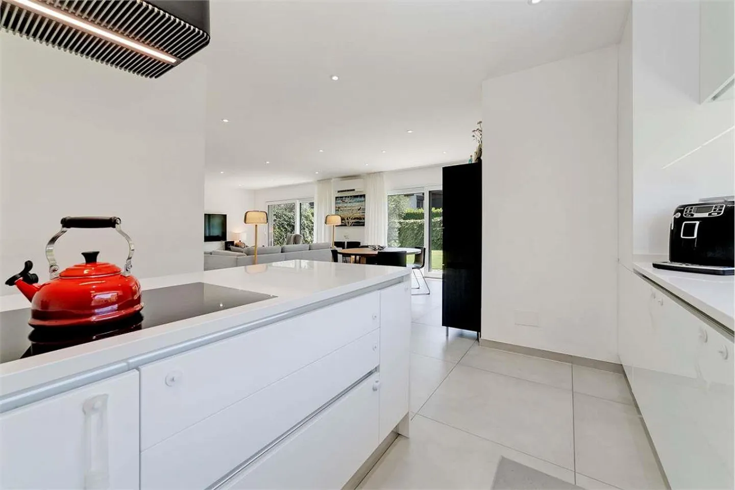 MODERN VILLA WITH GARDEN IN LIGORNETTO - Photo 5 of 13