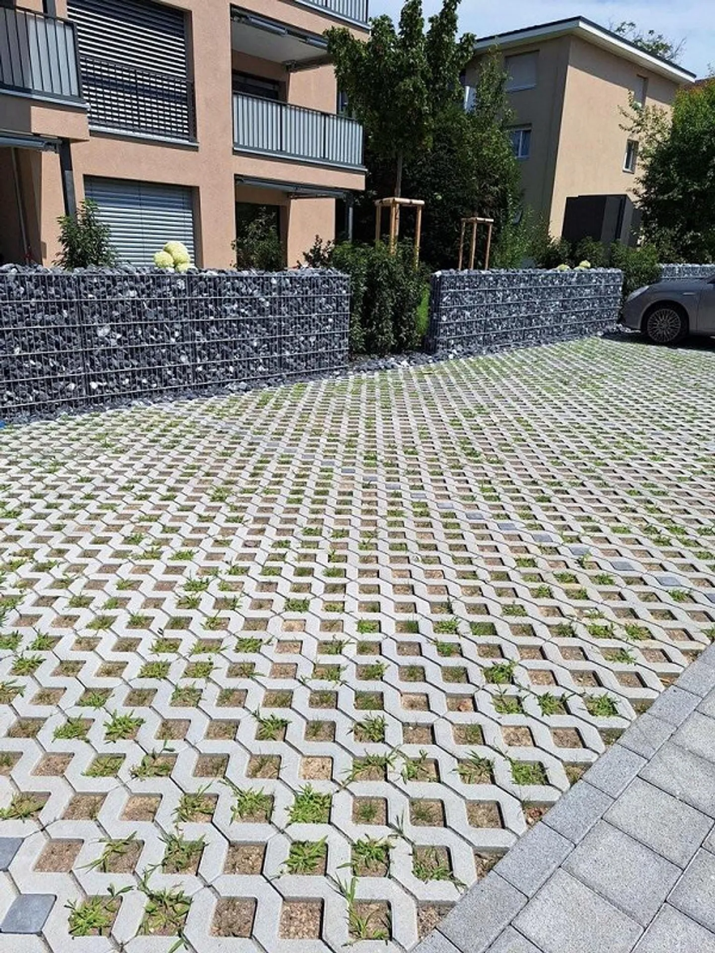 Posti auto esterni in affitto! - Foto 2 di 2