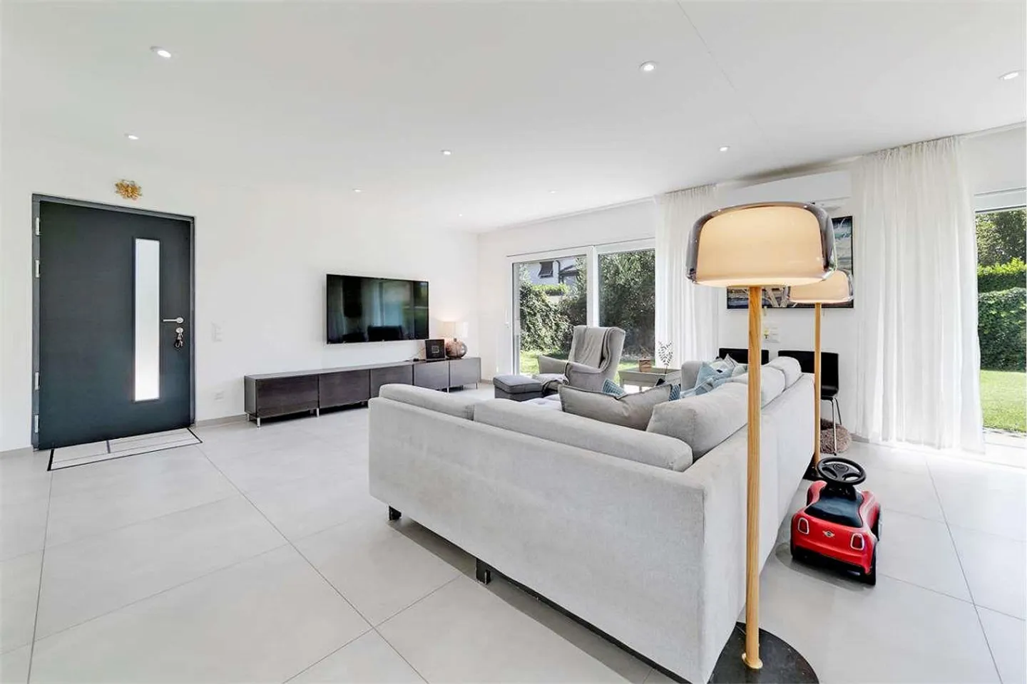 MODERN VILLA WITH GARDEN IN LIGORNETTO - Photo 8 of 13