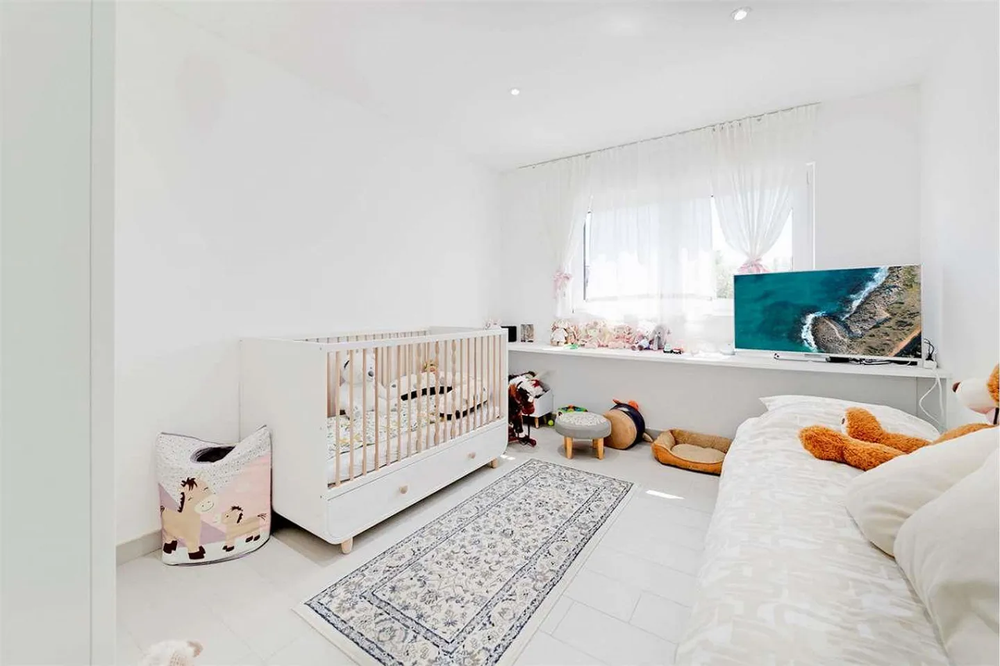 MODERN VILLA WITH GARDEN IN LIGORNETTO - Photo 10 of 13