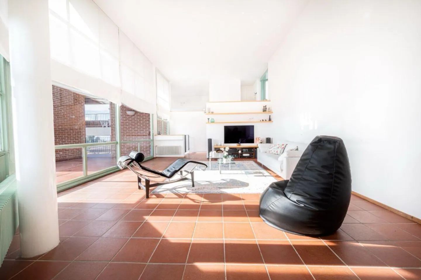 Villa con architettura iconica, vista panoramica - Foto 3 di 21