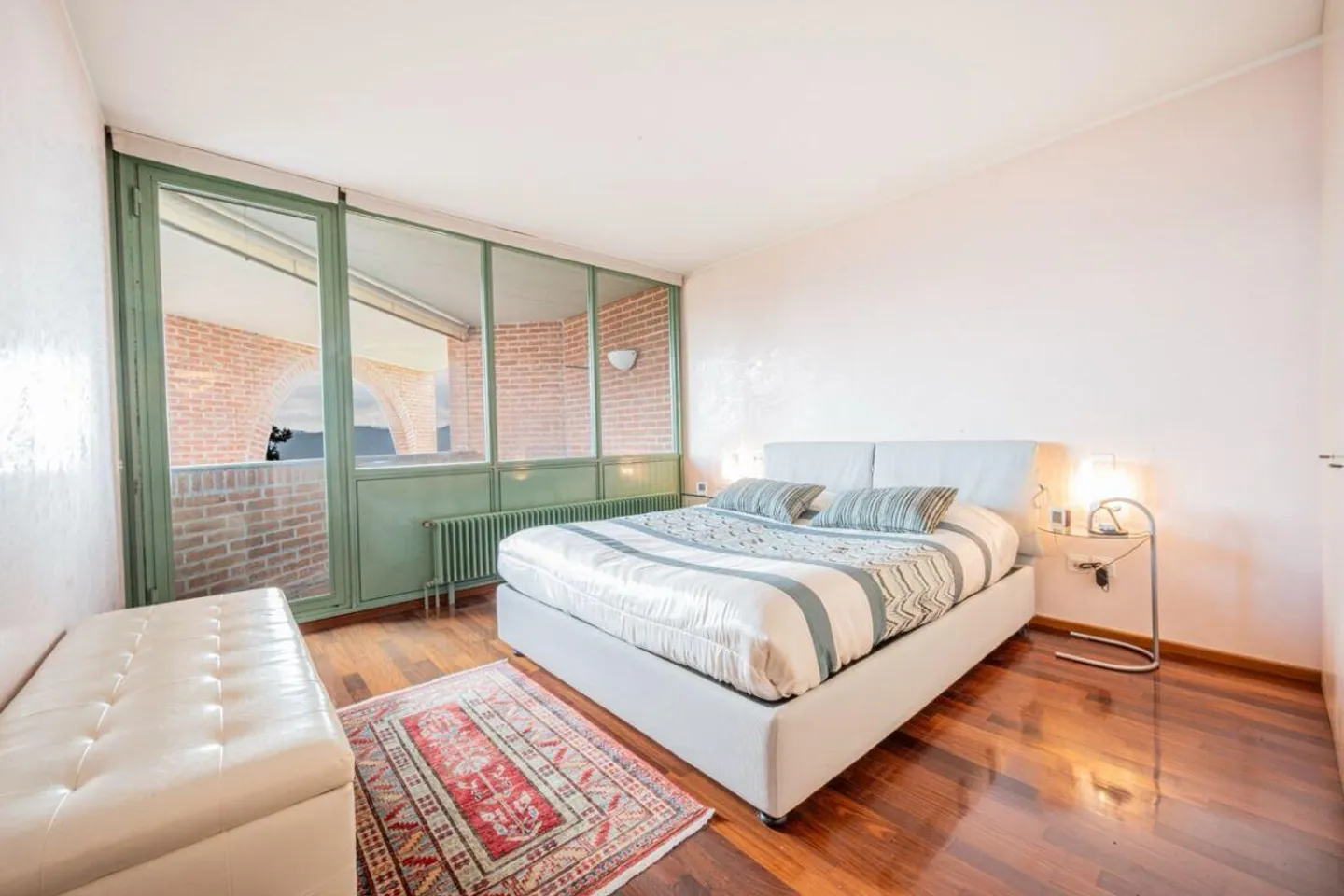Villa con architettura iconica, vista panoramica - Foto 12 di 21