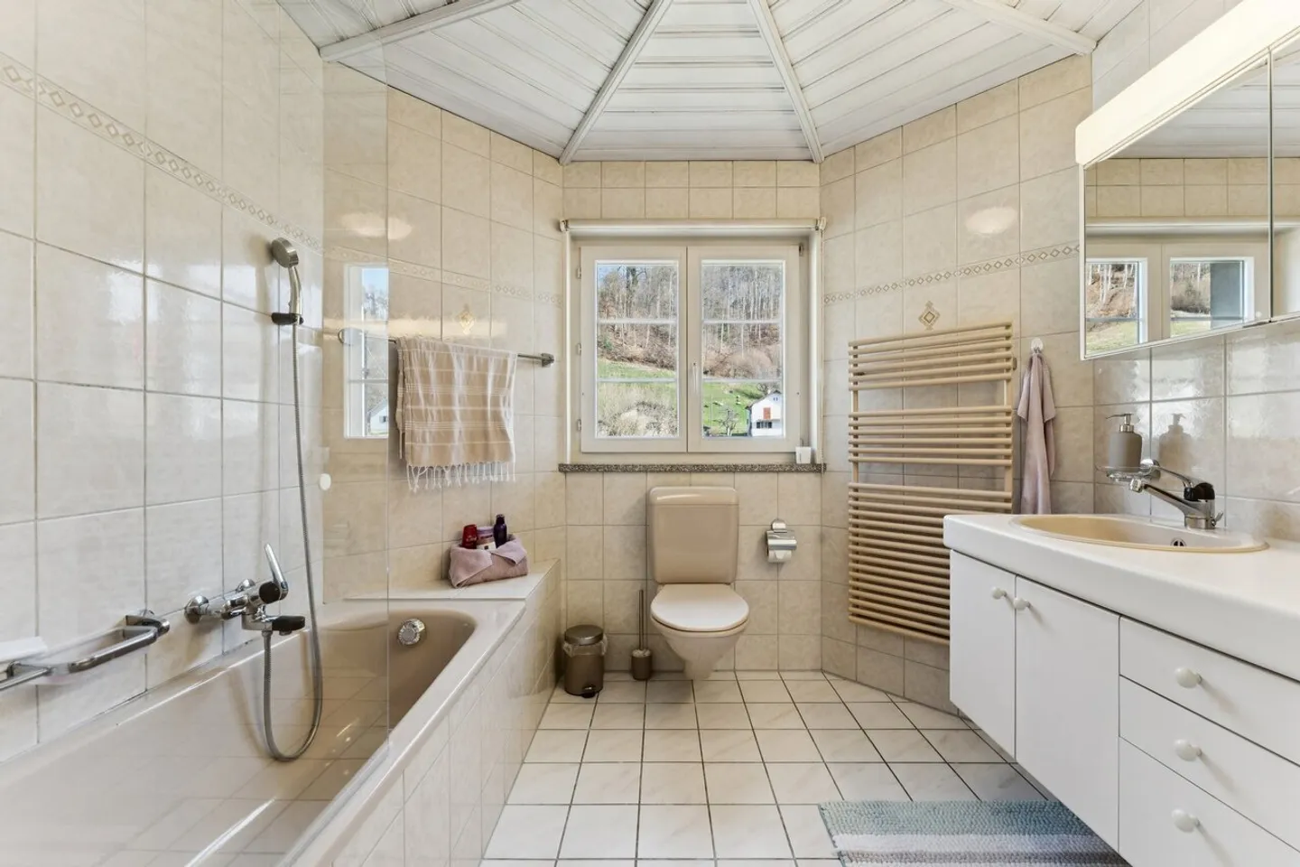 Incantevole villa di campagna con accesso a un ruscello - Foto 9 di 12