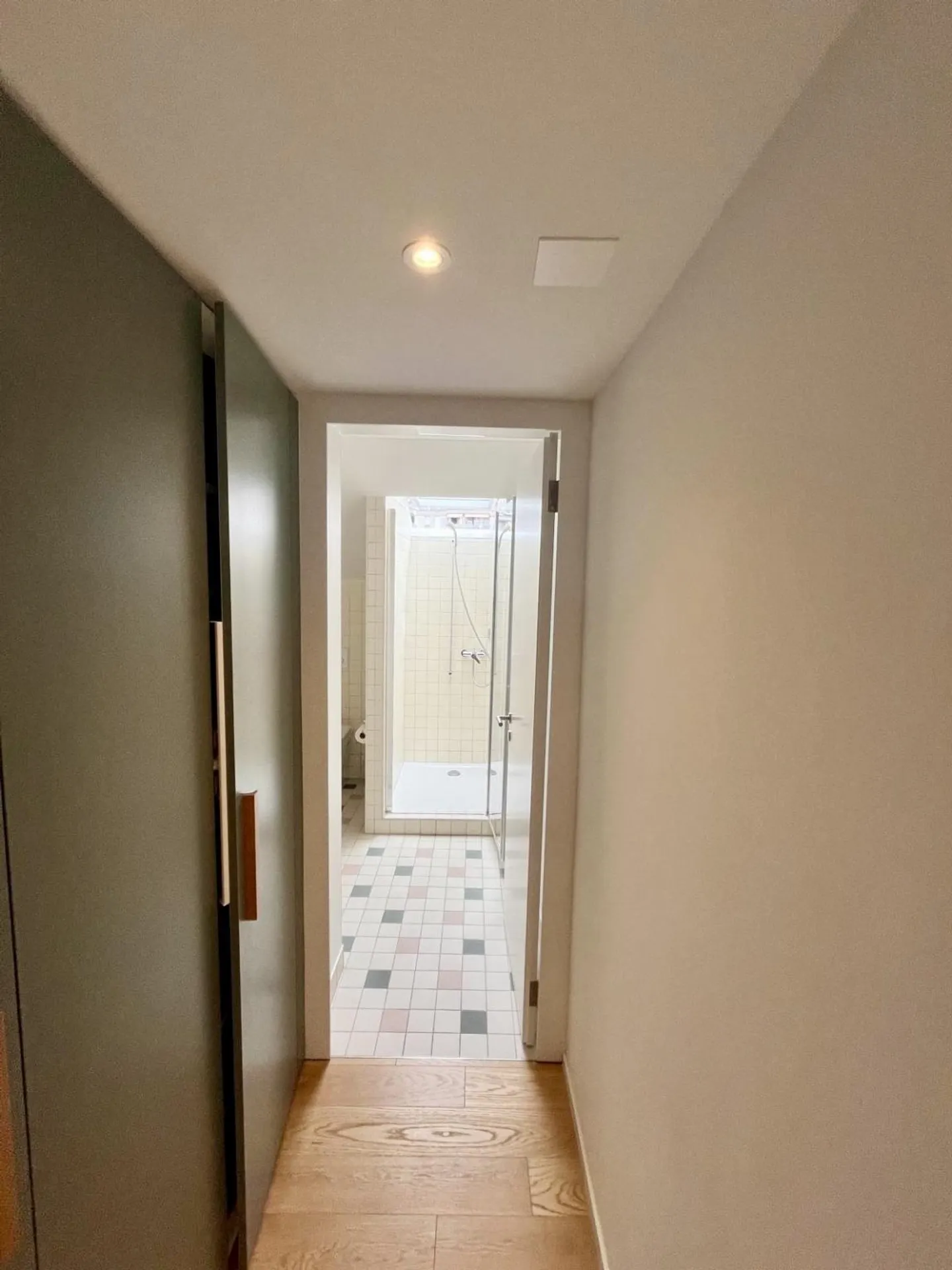 Appartement Charmant avec Vue sur le Lac - Photo 5 sur 8
