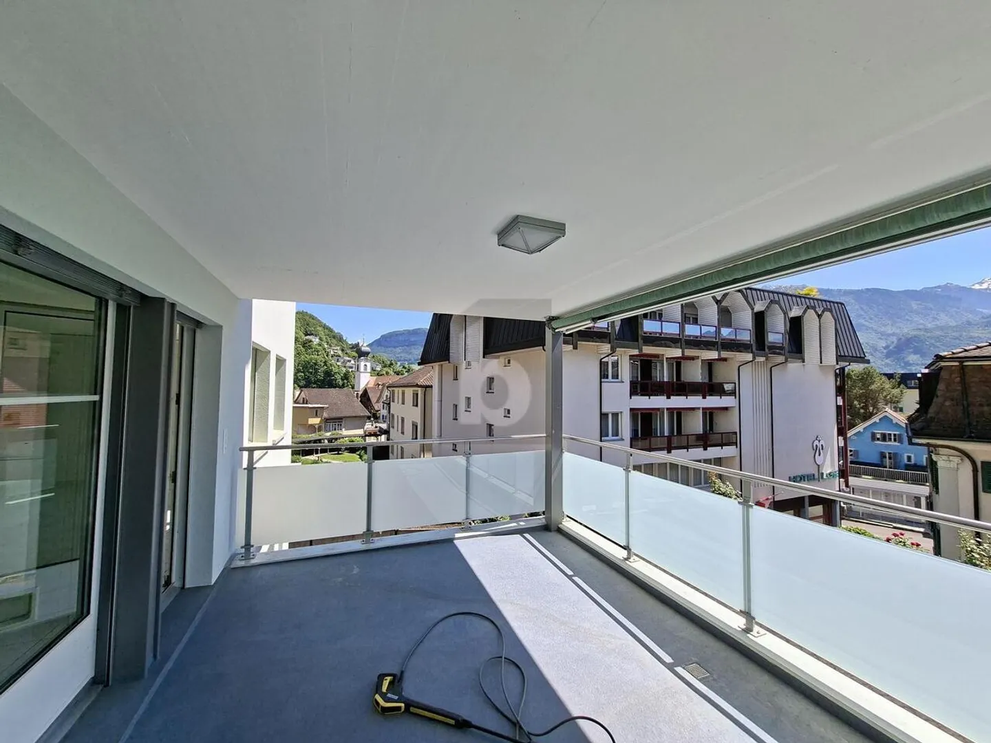 Sogno Familiare con Grande Terrazza e Vista Lago - Foto 2 di 6