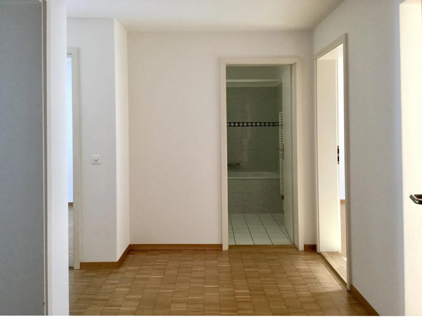Appartement de 3 pièces dans le quartier animé 4 - Photo 4 sur 8